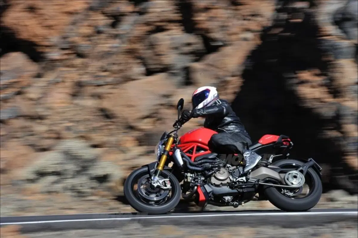 Ducati Monster 1200S (26)