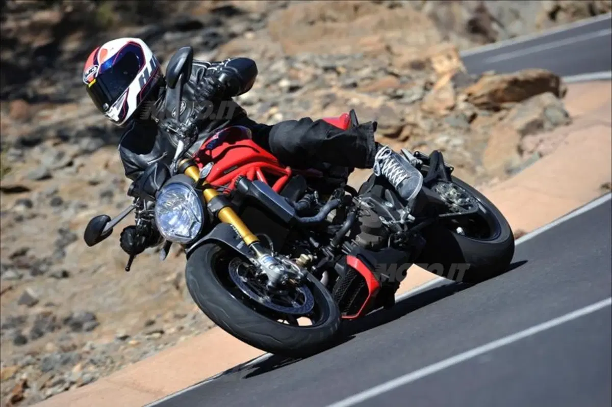 Ducati Monster 1200S (27)