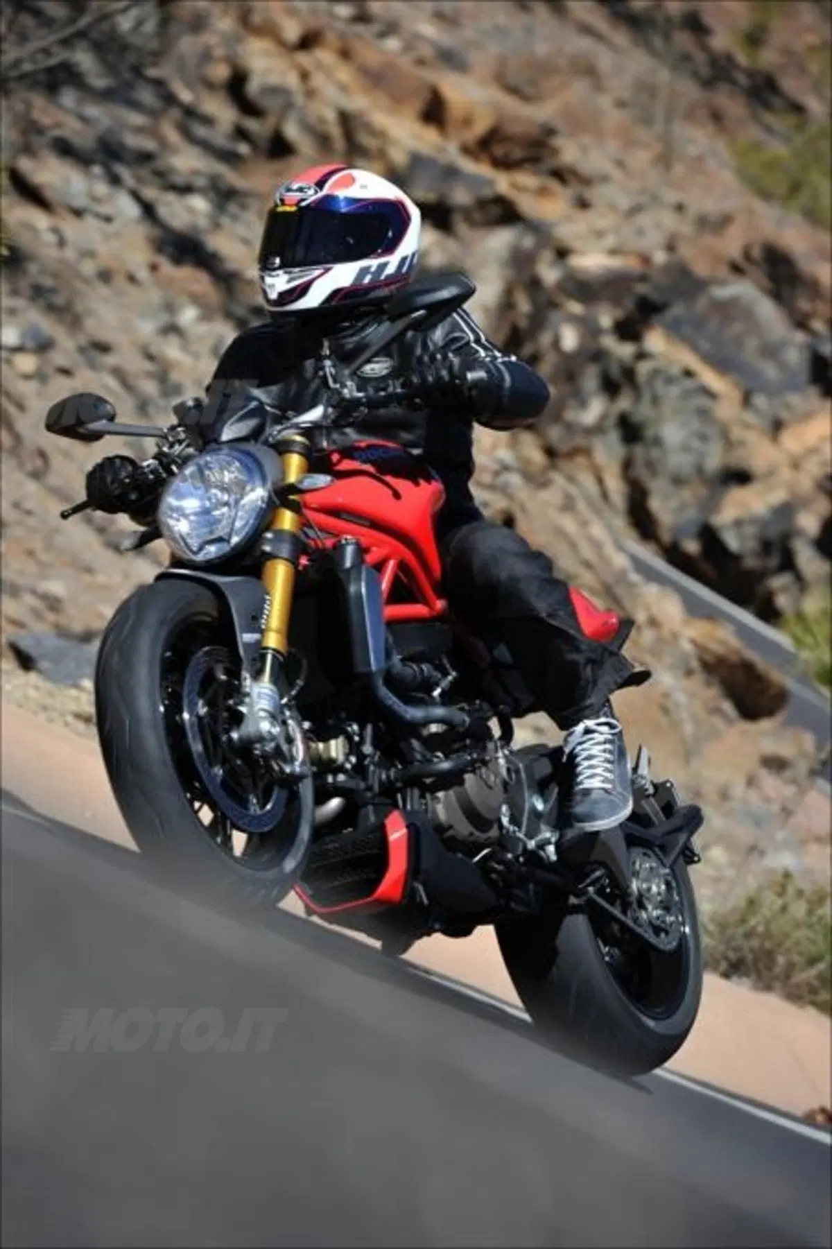 Ducati Monster 1200S (30)