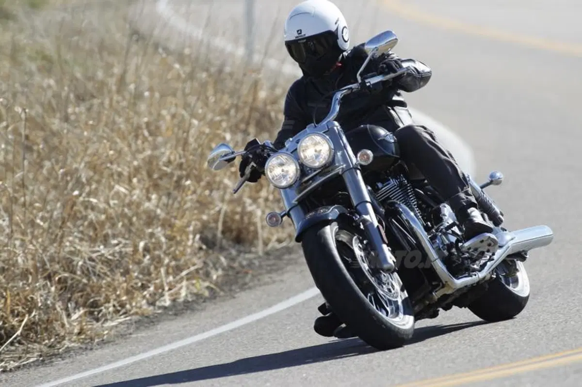 Triumph Thunderbird Commander   (4)