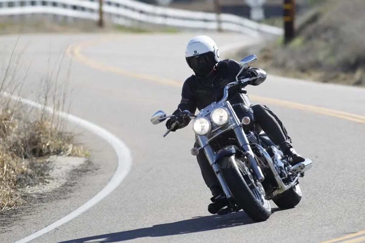 Triumph Thunderbird Commander   (6)