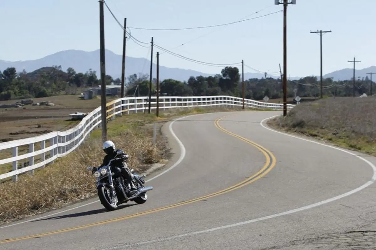 Triumph Thunderbird Commander   (9)