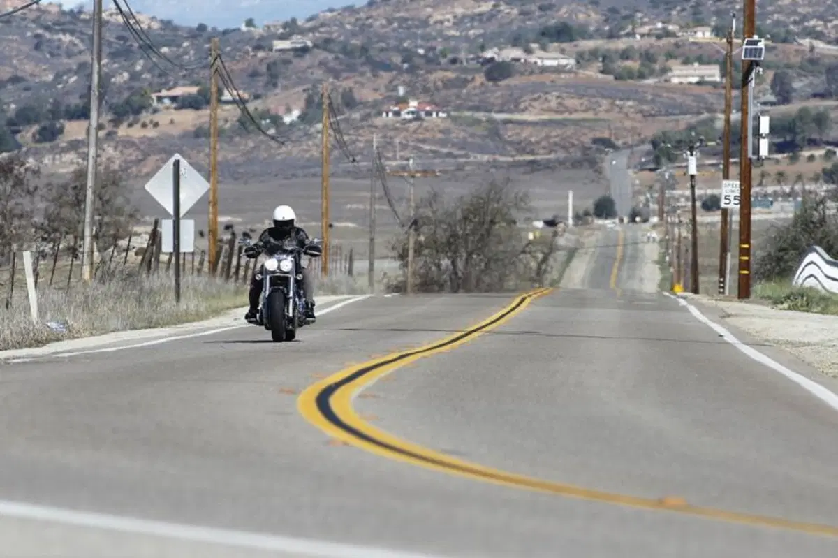 Triumph Thunderbird Commander   (12)