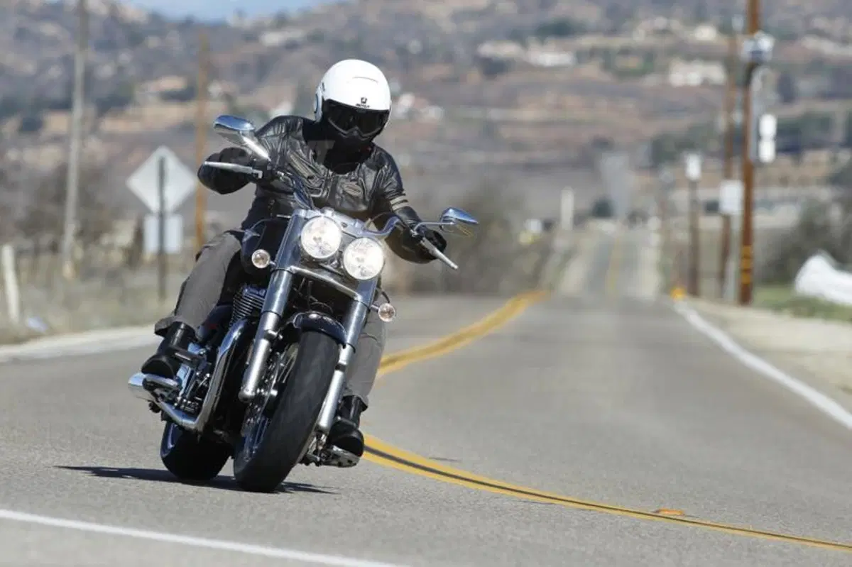 Triumph Thunderbird Commander   (13)