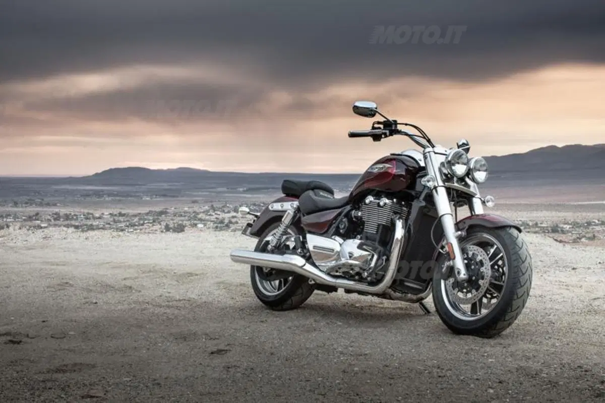 Triumph Thunderbird Commander   (15)