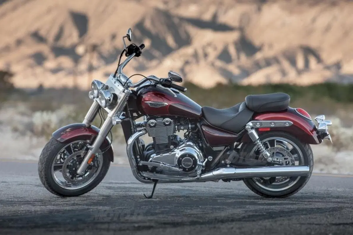 Triumph Thunderbird Commander   (22)