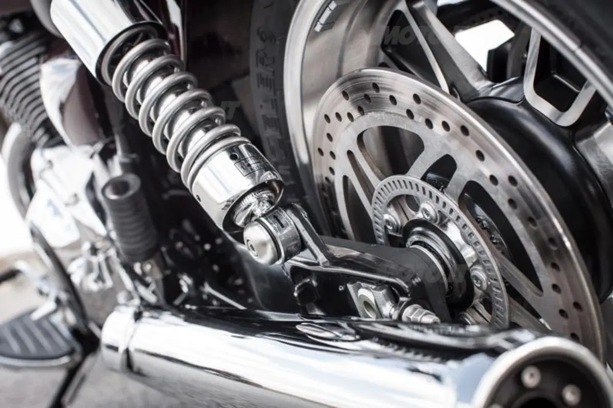 Triumph Thunderbird Commander   (24)
