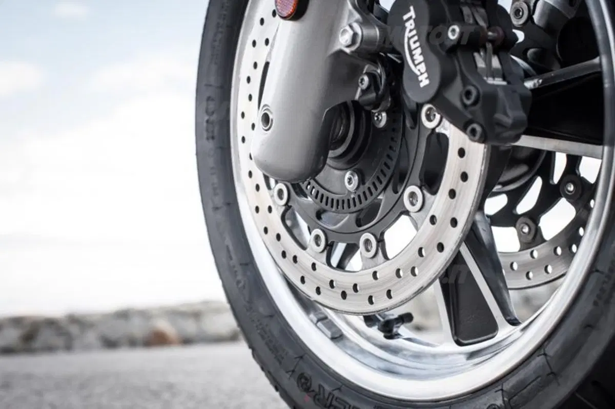Triumph Thunderbird Commander   (30)