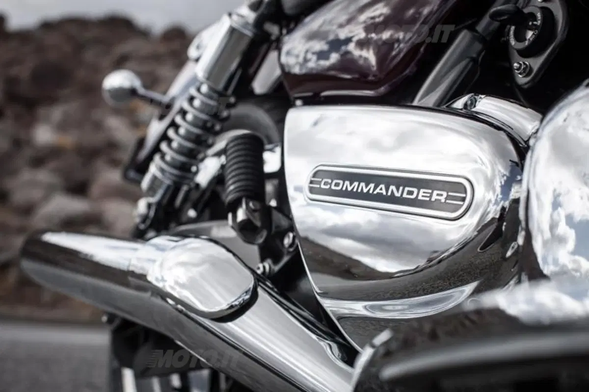 Triumph Thunderbird Commander   (35)