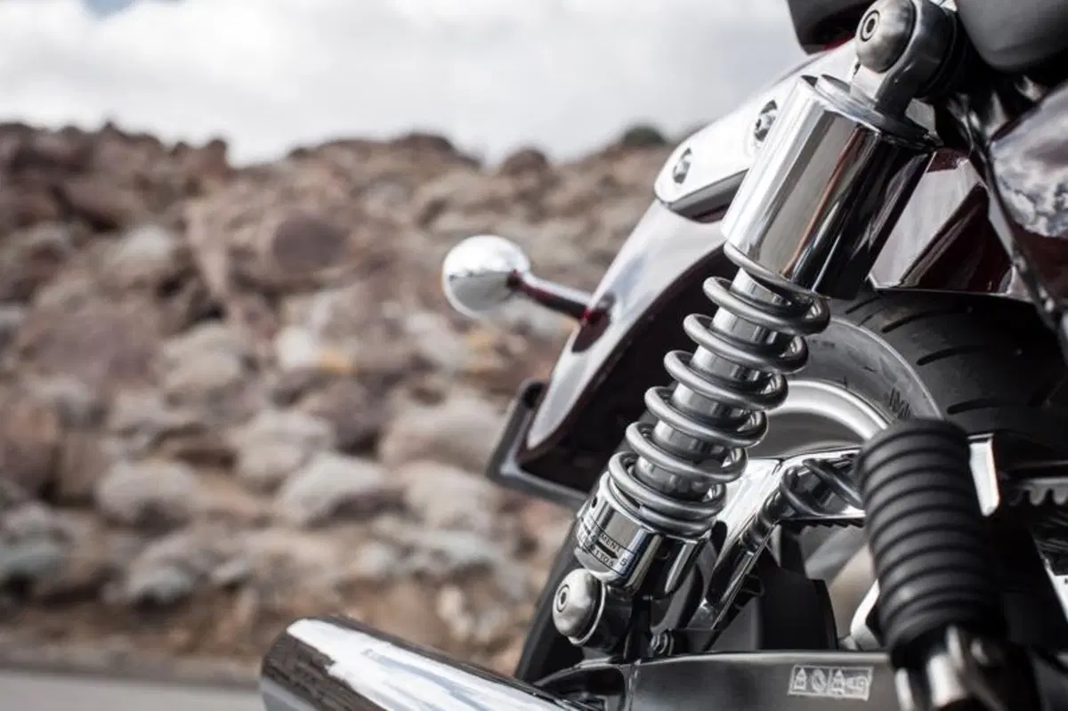 Triumph Thunderbird Commander   (36)