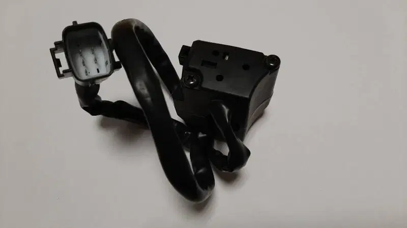Braccialetto dx comando luci Ducati Monster 11 (4)