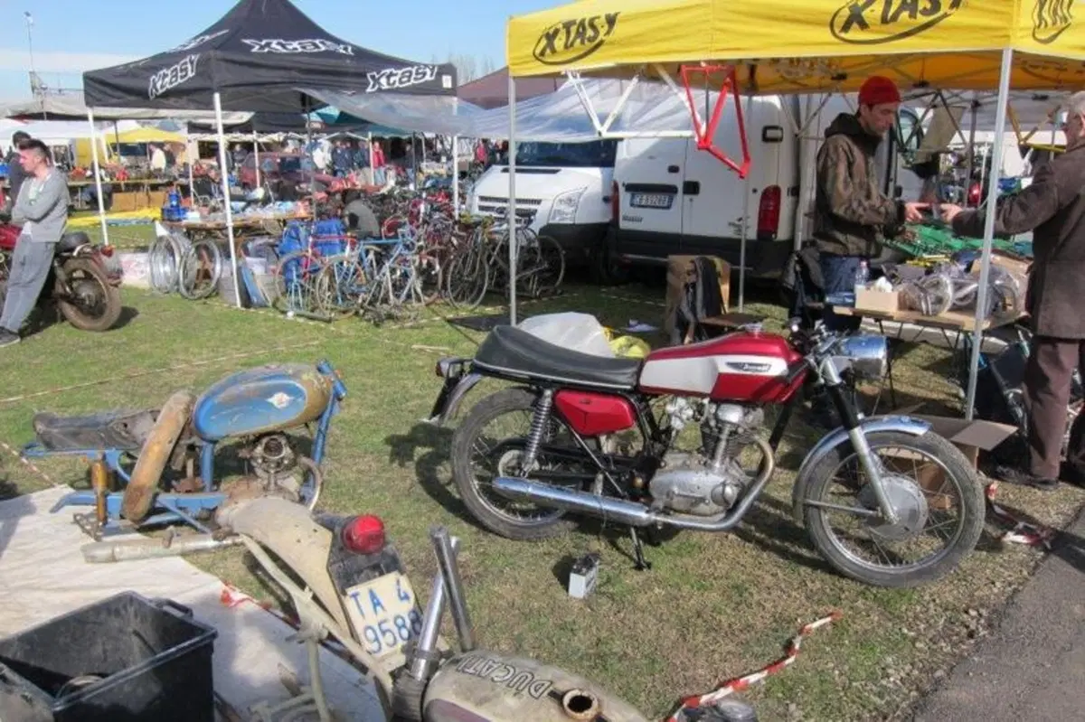 Le foto della mostra scambio auto e moto di Novegro (57)