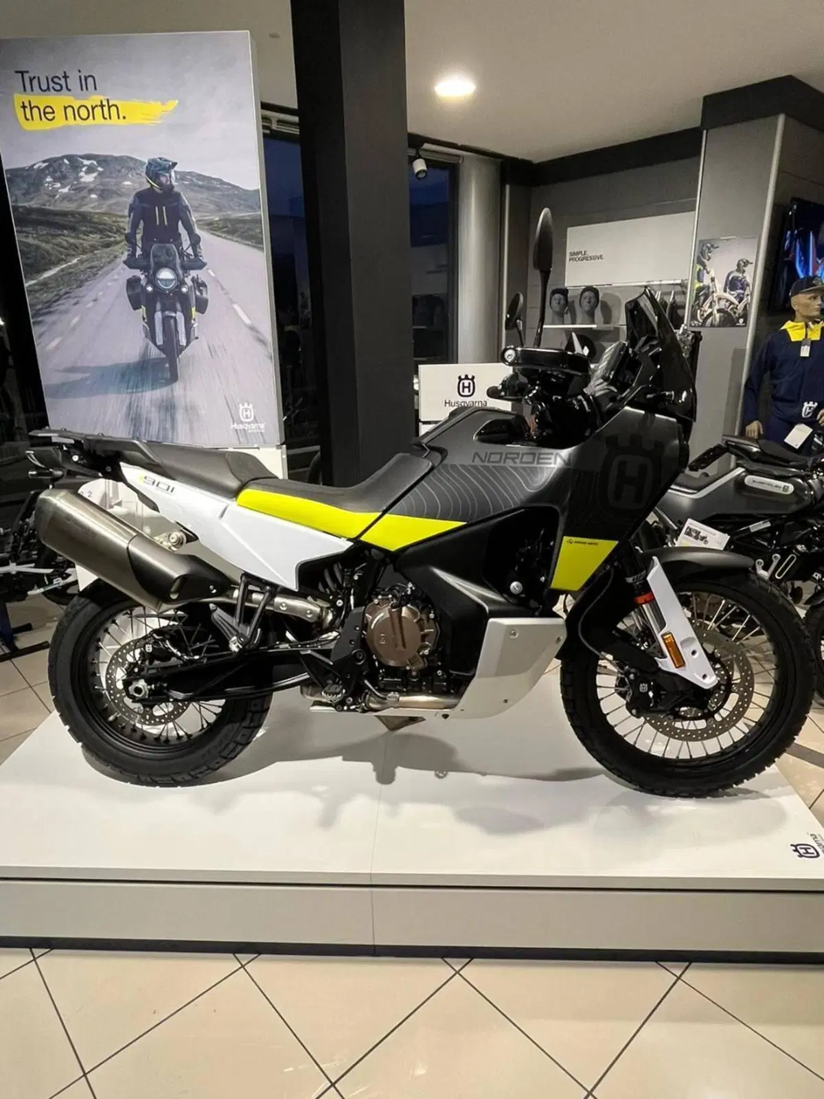 Husqvarna Norden 901 (2022 - 26) (2)