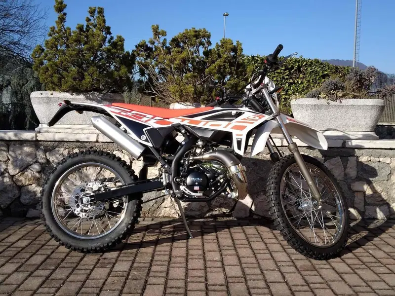 Betamotor RR 50 Enduro (2021 - 26) (2)