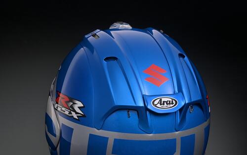 Suzuki, un Arai celebrativo per il 100° anniversario (5)