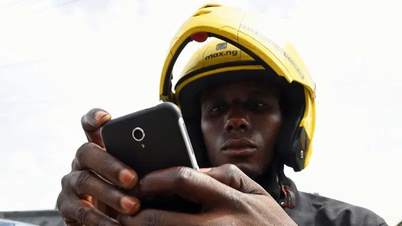 Africa. Il moto-taxi &egrave; green e si prenota con l'app