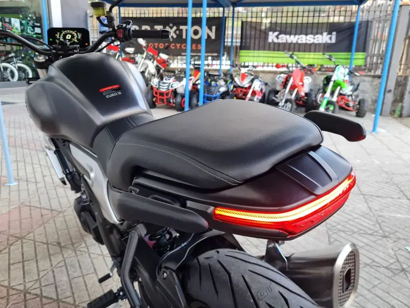 Voge Trofeo 500AC (2022 - 26) (4)