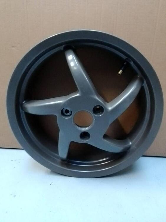 RUOTA POSTERIORE PER APRILIA R 50 2005. AP8208710