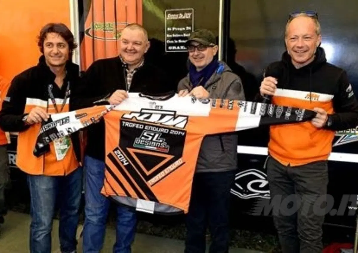 Presentata agli Internazionali d'Italia la maglia dei trofei KTM  Enduro