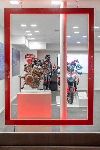 La Galerie by Ducati: a Parigi un pop-up store per Multistrada V4 (7)