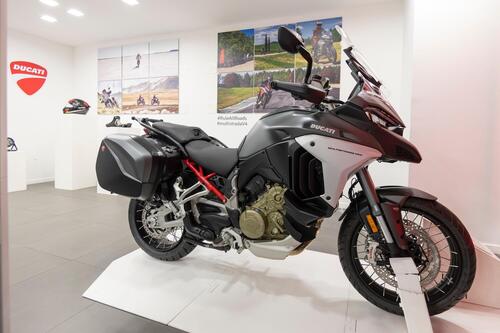 La Galerie by Ducati: a Parigi un pop-up store per Multistrada V4