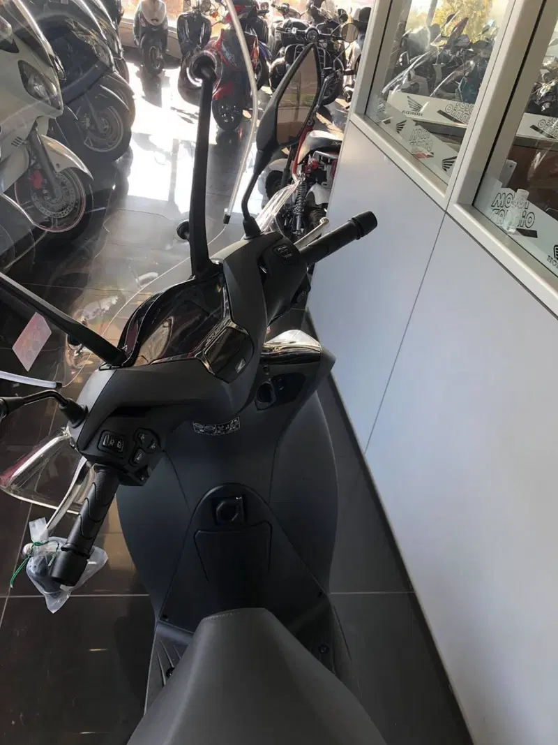 Honda SH 150i (2024 - 25) (2)