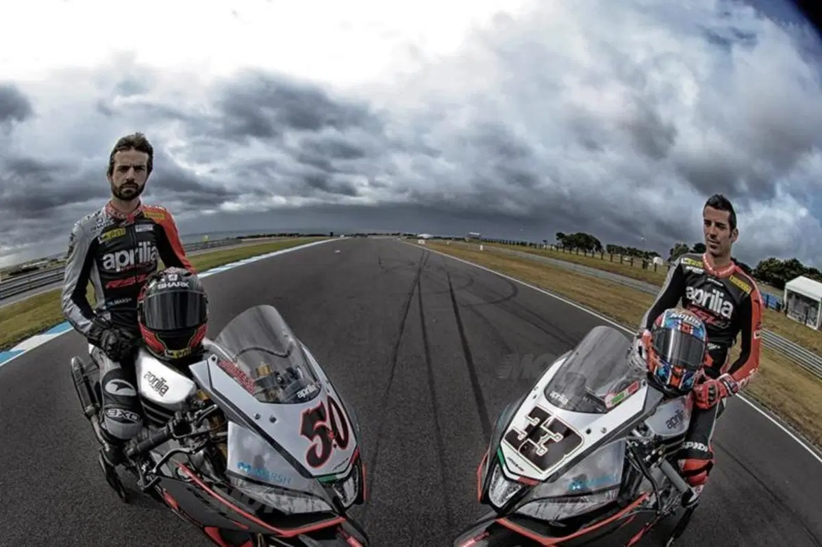 Aprilia bolide d'argento, a Phillip Island la nuova livrea (3)