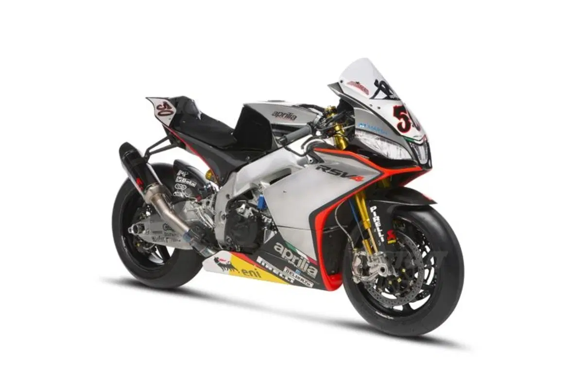 Aprilia bolide d'argento, a Phillip Island la nuova livrea (9)
