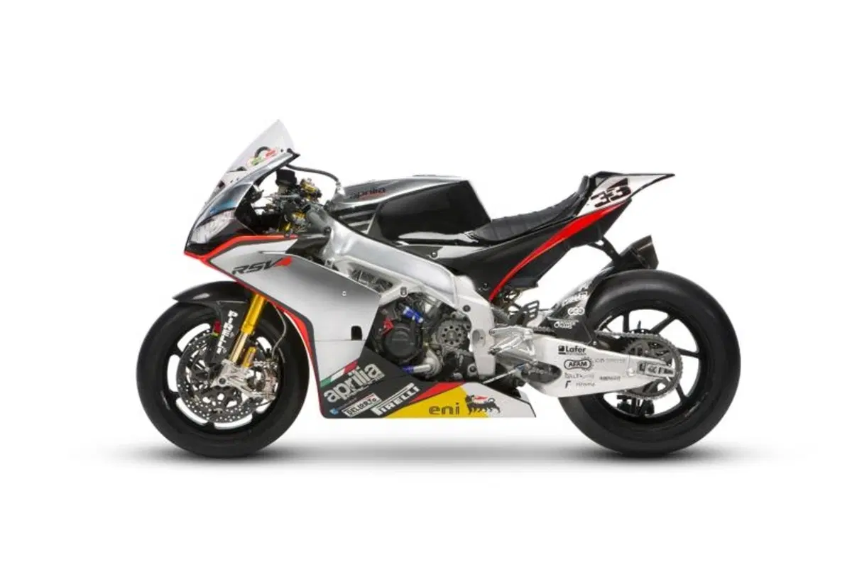 Aprilia bolide d'argento, a Phillip Island la nuova livrea (10)