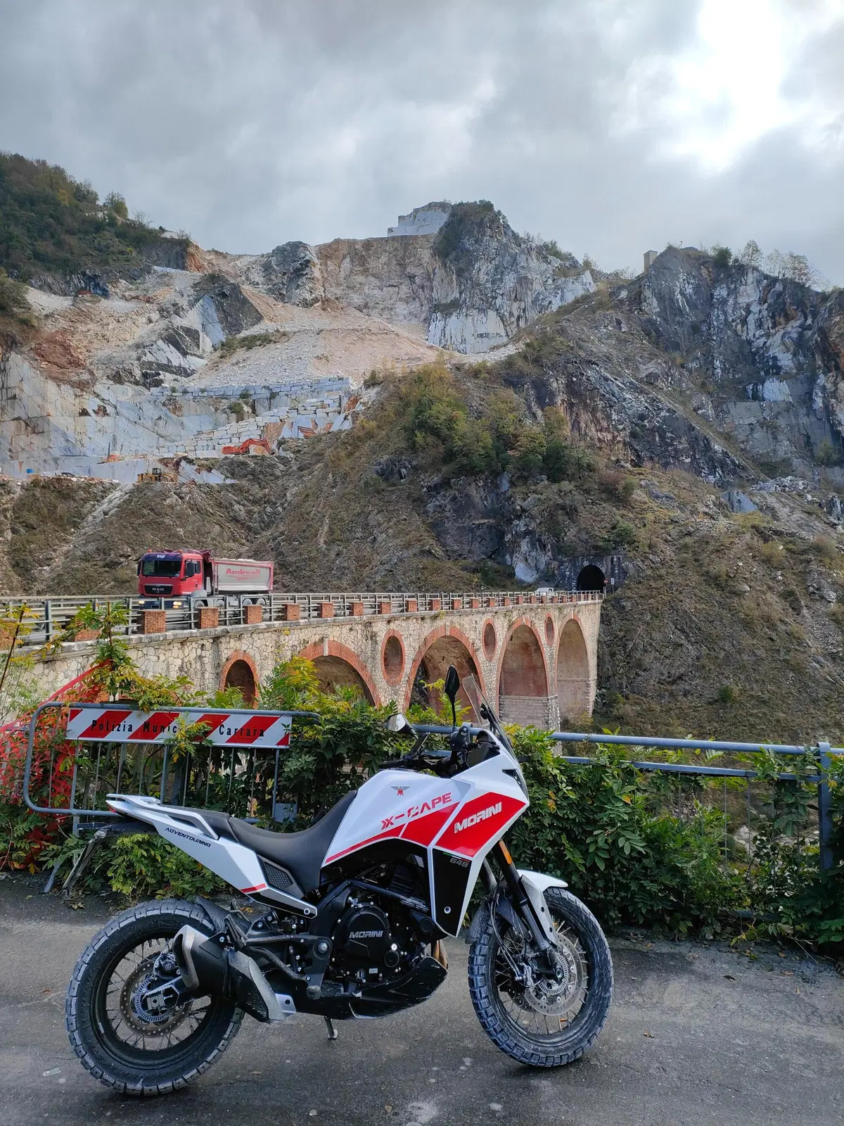 Moto Morini X-CAPE 650 SPECIAL TEST: in viaggio fin dentro le Cave di Marmo di Carrara (7)