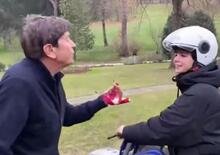 Gianni Morandi rimprovera il nipote in moto [VIDEO VIRALE]