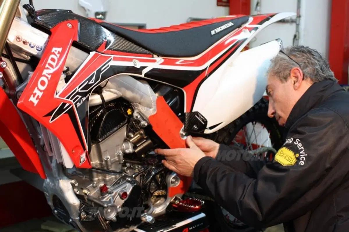 RedMoto e Vibram presentano i paratelai in gomma Rubber Frame Pads (2)