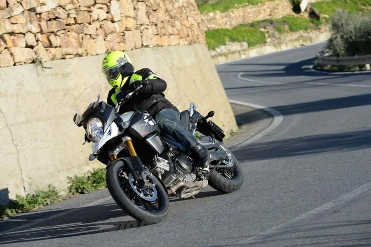 La Suzuki V-Strom 1000 (2)
