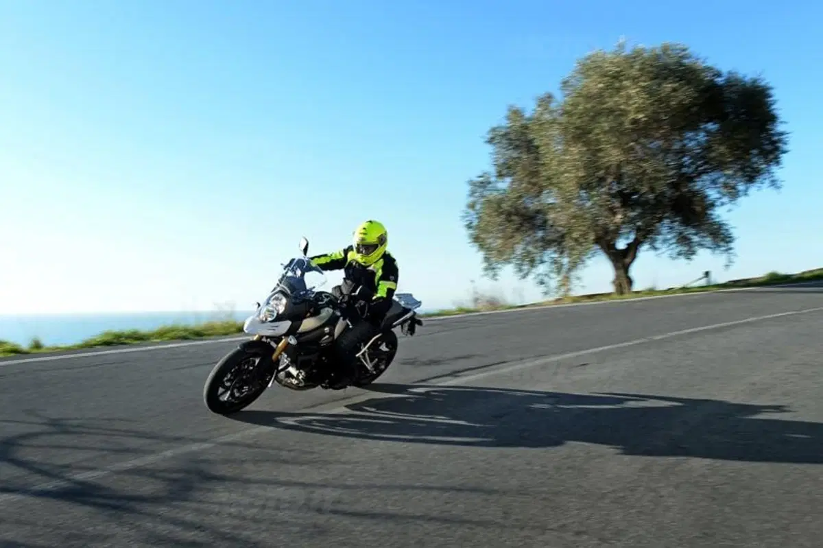 La Suzuki V-Strom 1000 (3)