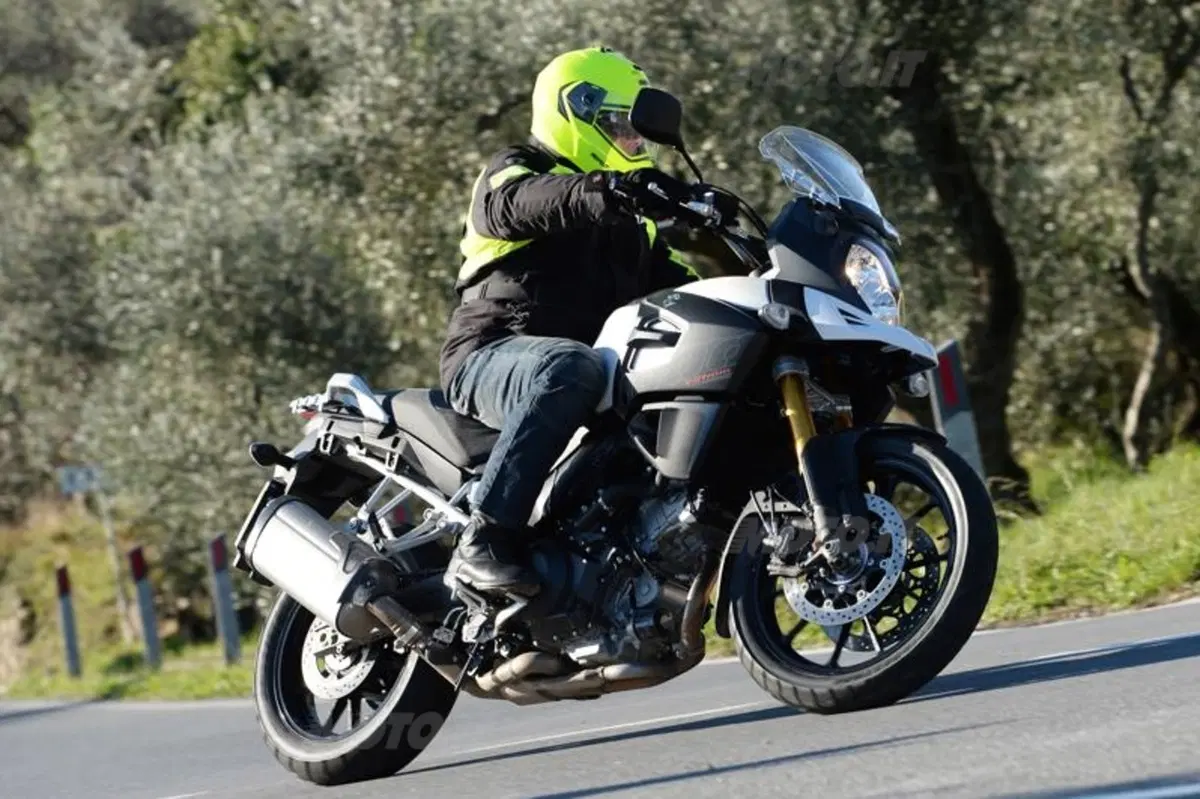 La Suzuki V-Strom 1000 (4)