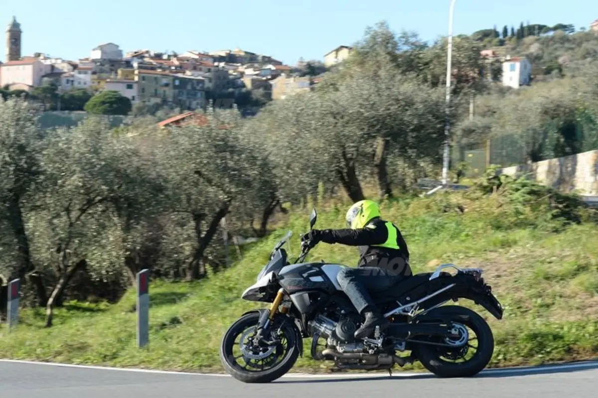 La Suzuki V-Strom 1000 (6)
