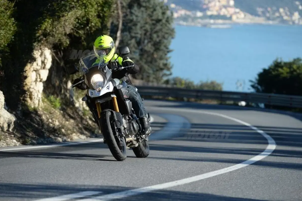 La Suzuki V-Strom 1000 (7)
