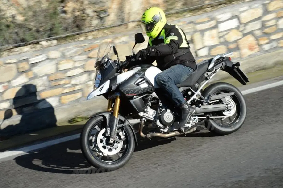 La Suzuki V-Strom 1000 (8)