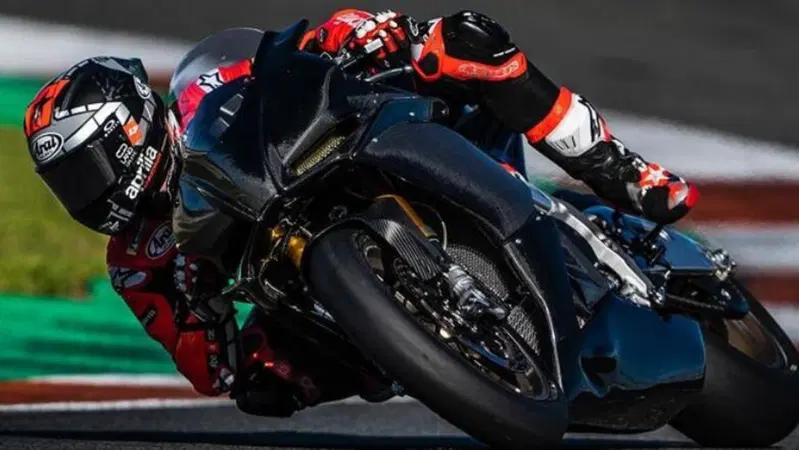 Maverick Vinales: Natale con i tuoi... e Santo Stefano con l'Aprilia RSV4