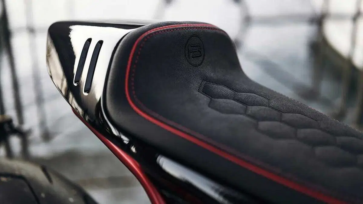 Blacktrack BT-05 Cento. La Moto Guzzi da oltre 120.000 euro (10)
