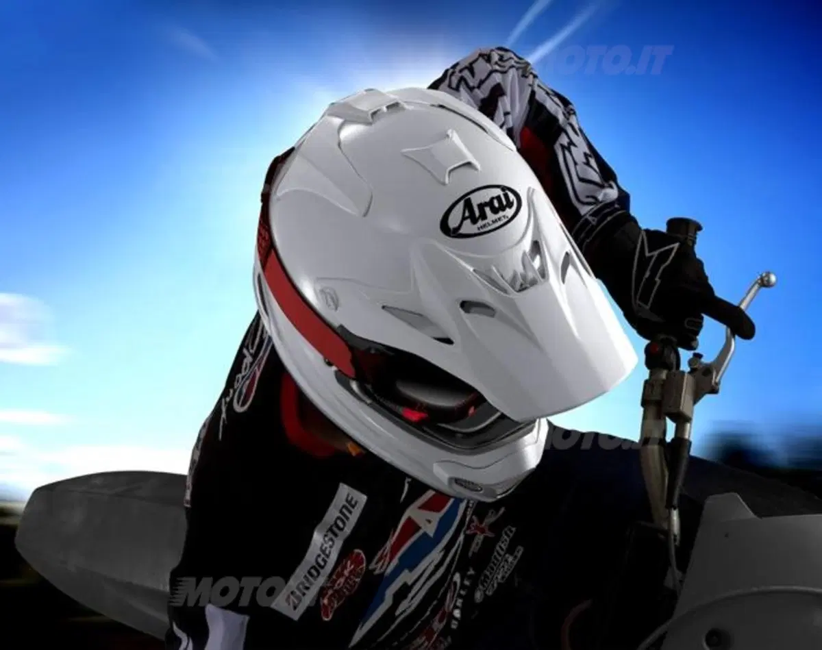 Arai presenta il nuovo casco offroad MX-V (17)