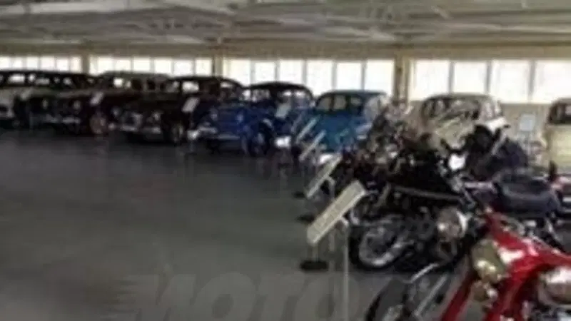 Yanukovych: scoperto l'impressionante garage dell'ex Presidente ucraino