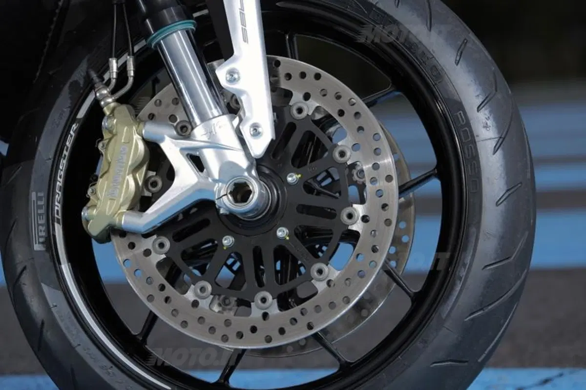 MV Agusta Brutale e F3  (24)