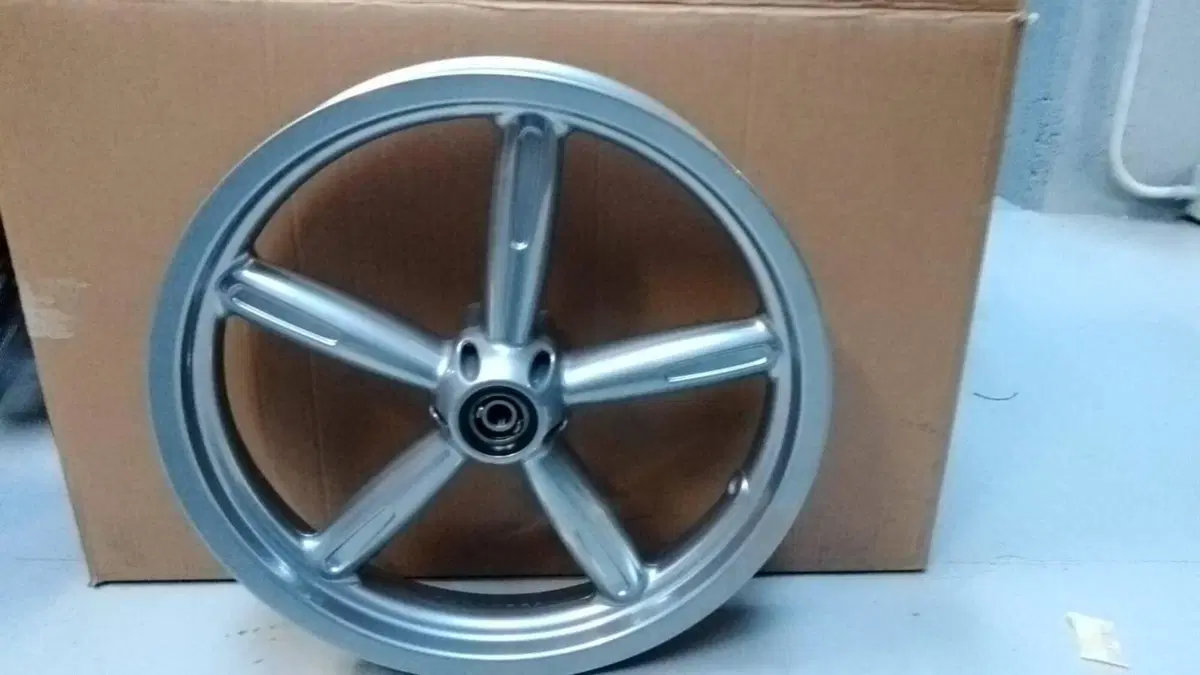 RUOTA ANTERIORE PER APRILIA SCARABEO AP8108971