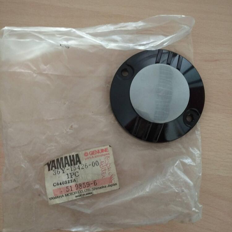 COPERCHIO CROMATO POMPA OLIO YAMAHA RD500