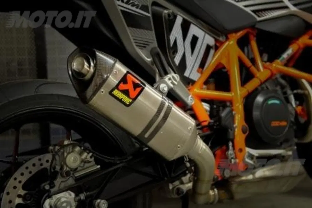 Un kit in omaggio per la KTM 690 Duke (3)