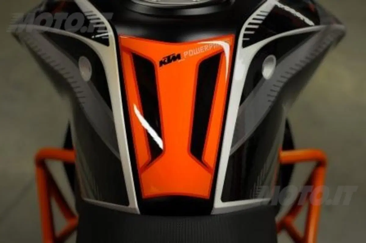 Un kit in omaggio per la KTM 690 Duke (4)