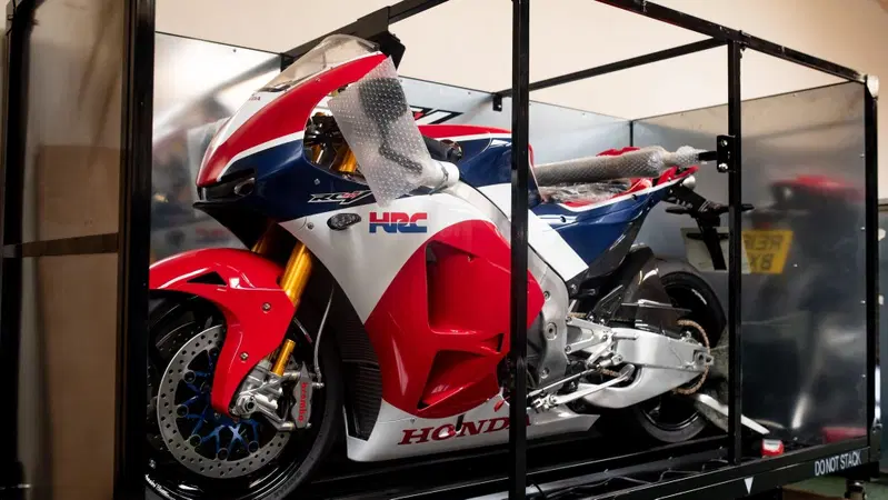 Honda RC213V-S: oltre 218.000 euro per un esemplare nuovo venduto all'asta