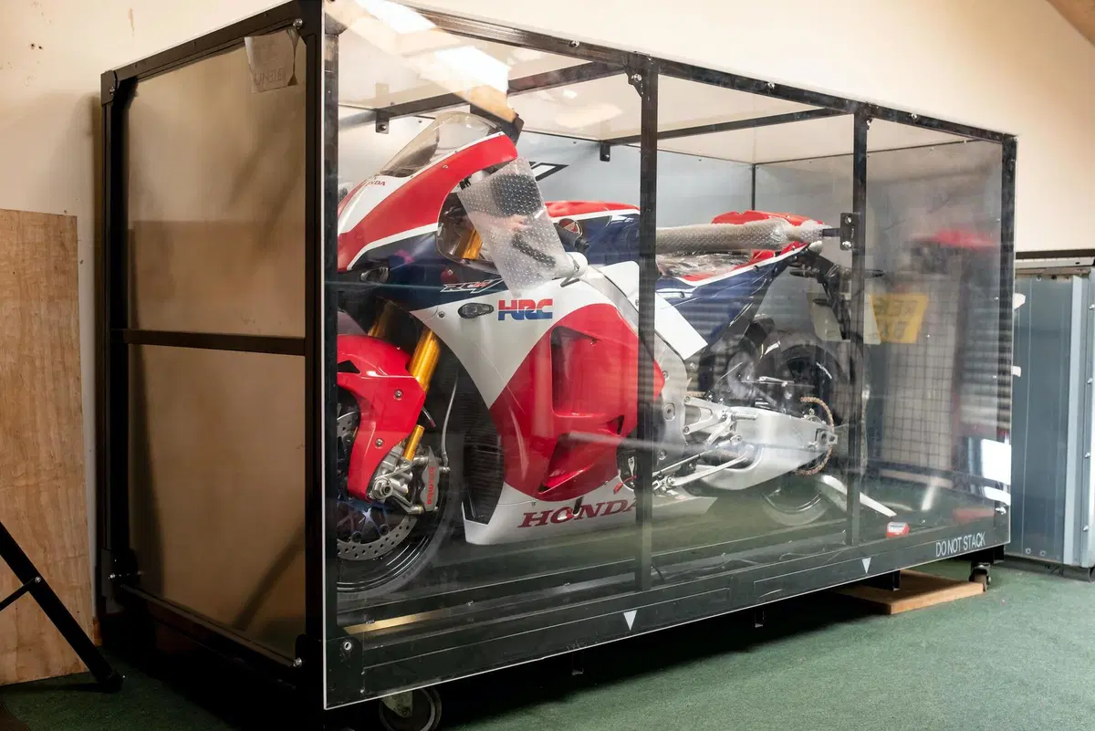 Honda RC213V-S: oltre 218.000 euro per un esemplare nuovo venduto all'asta (2)