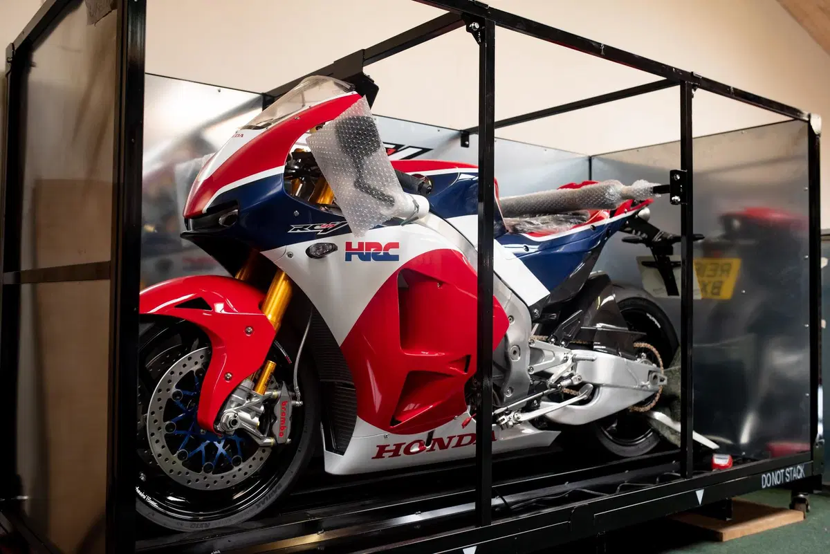 Honda RC213V-S: oltre 218.000 euro per un esemplare nuovo venduto all'asta (3)